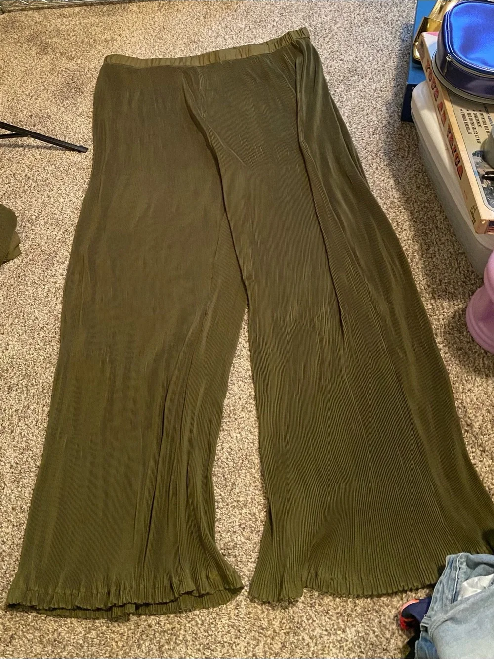 Olive Green Pleated Plisse Button-Up Blouse & Pant Set Size USA 26 NWT